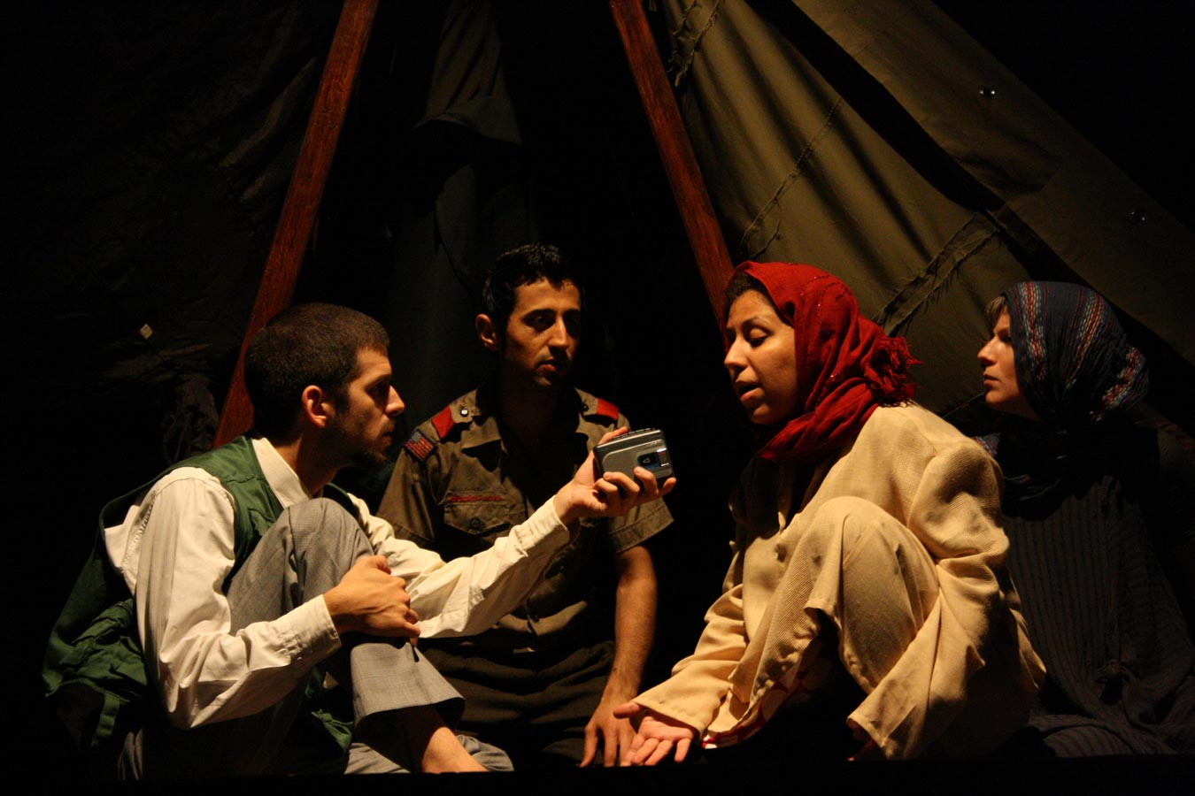 Sanam nello spettacolo "Di che paese è Madre Coraggio?"